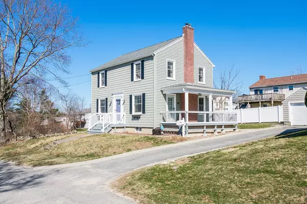 40 Ocean View Ave, Tiverton, RI 02878