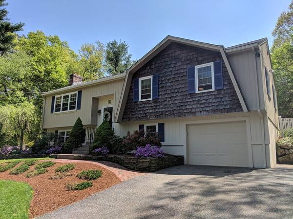 10 Elizabeth Road, Foxboro, MA 02035