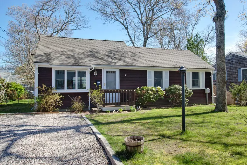 Falmouth, MA 02536,19 Maple St