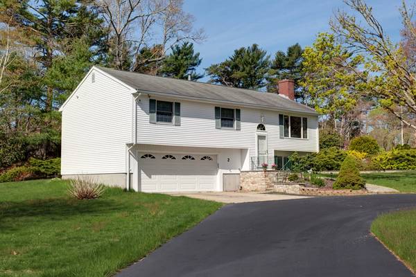 2 Harwood Dr, Bourne, MA 02559