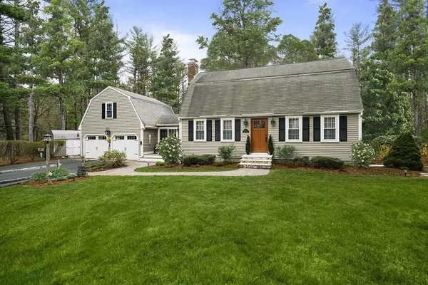 11 Valley St, Duxbury, MA 02332