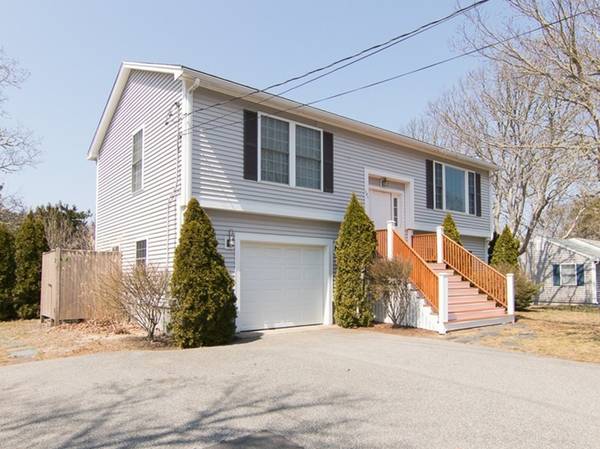 131 South Village Rd, Dennis, MA 02670