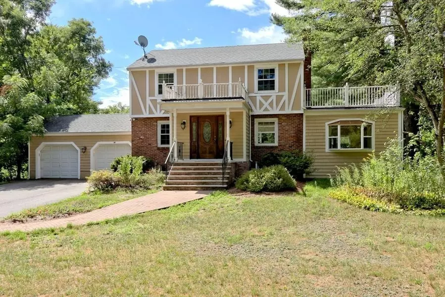 118 Concord Road, Wayland, MA 01778