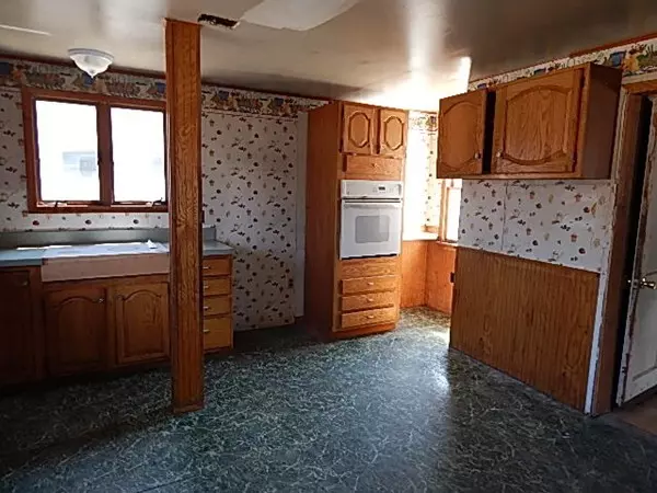 Athol, MA 01331,84 Marble Street