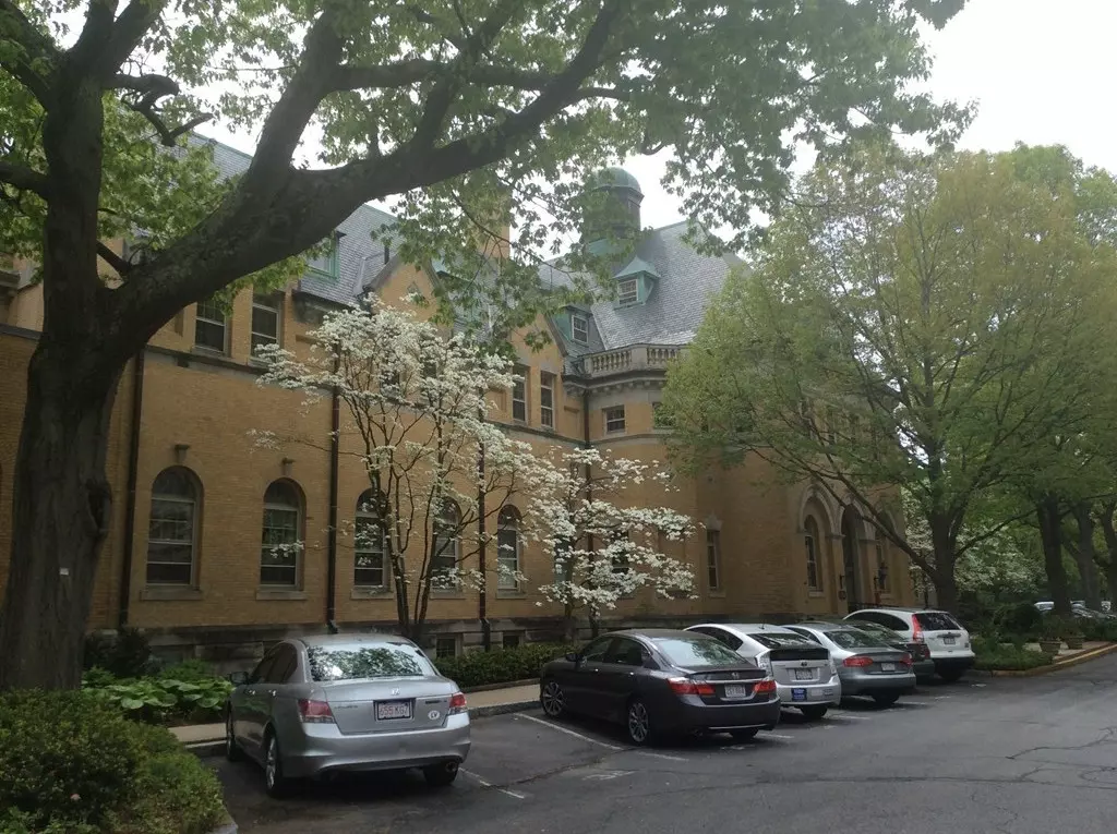 Brookline, MA 02445,60 Glen Rd #T9