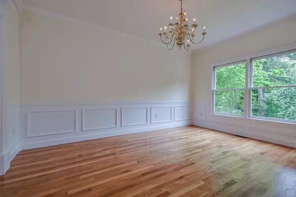 Wellesley, MA 02482,20 Hickory Rd