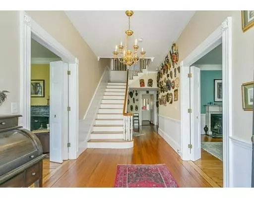 Weston, MA 02493,863 Boston Post Road