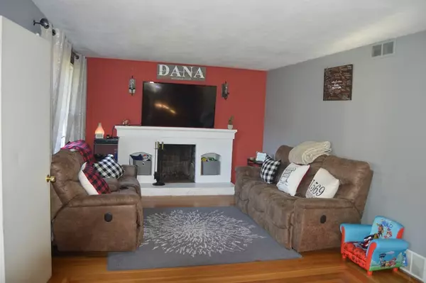 Uxbridge, MA 01569,7 Susan Parkway