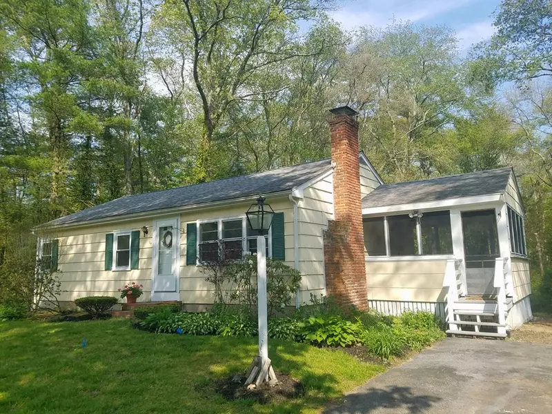 24 Forest St, Pembroke, MA 02359