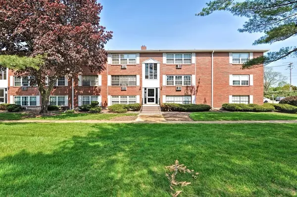 1 Tara Dr #7, Weymouth, MA 02188