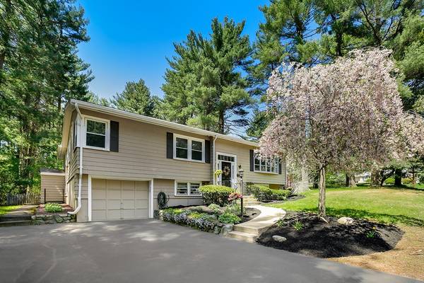 6 Rolling Ln, Framingham, MA 01701