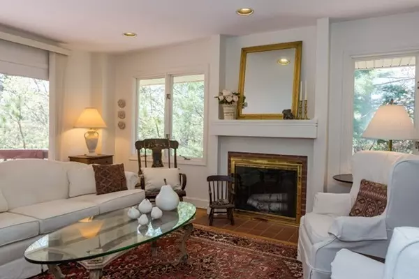 Bourne, MA 02532,4 Juniper Ln #4