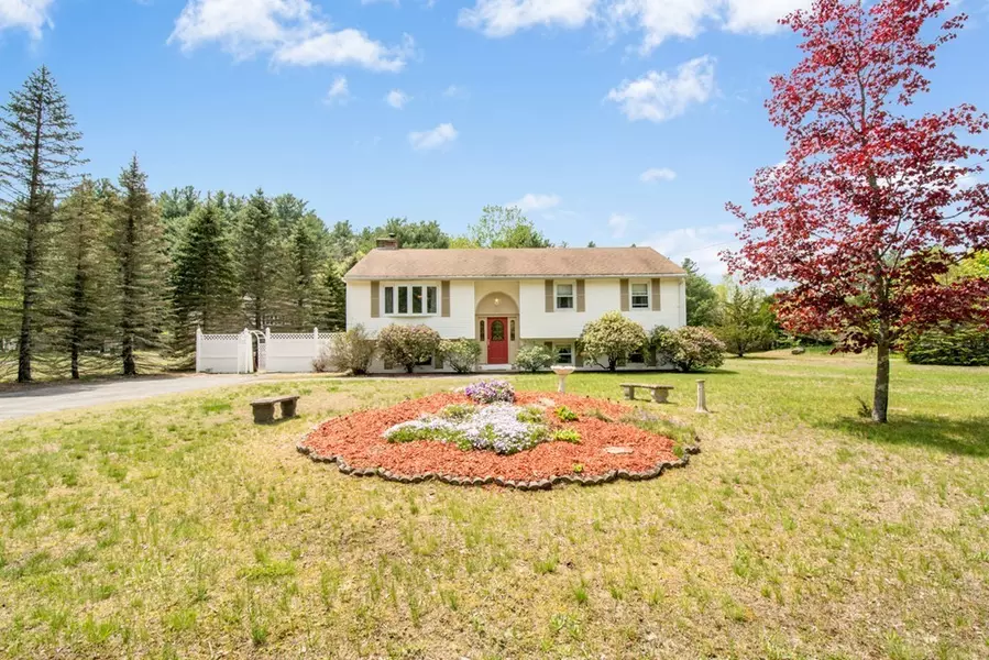 15 Old Elmdale Rd, Uxbridge, MA 01569