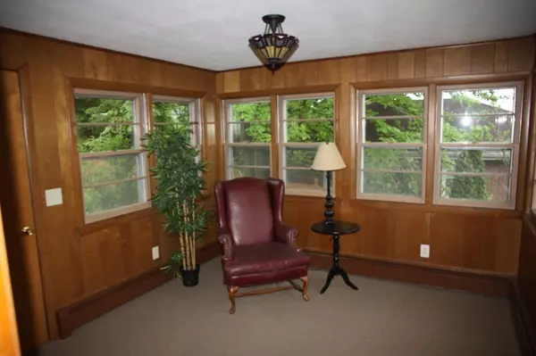 Holyoke, MA 01040,212 Ontario Ave