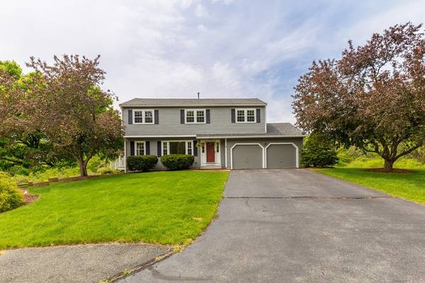 14 Maxwell Cir, Hudson, MA 01749