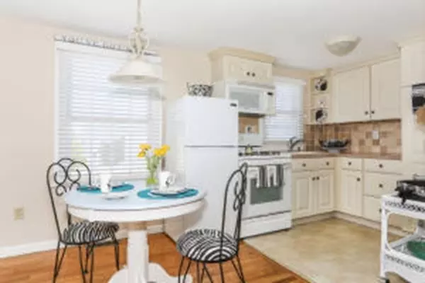 Yarmouth, MA 02673,94 Iroquois Boulevard