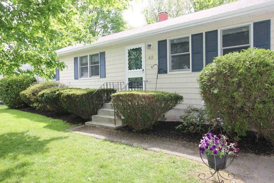 43 Monroe St, Amesbury, MA 01913