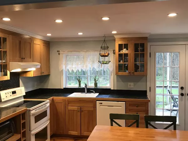 Yarmouth, MA 02673,28 Hoover Rd