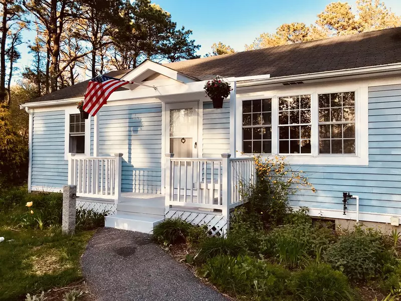 28 Hoover Rd, Yarmouth, MA 02673