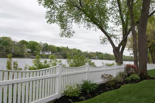 Haverhill, MA 01830,637 Riverside Avenue #16