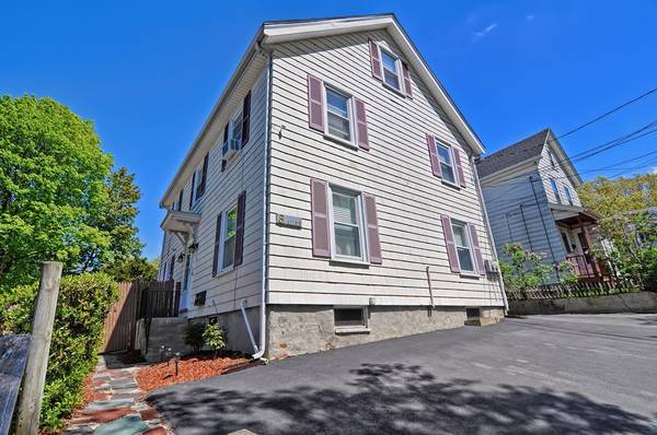 8 Allen St, Woburn, MA 01801