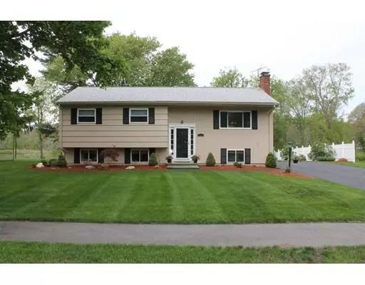 14 Sahlin Cir, Franklin, MA 02038