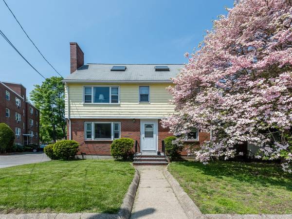 12 Russell Ave, Watertown, MA 02472