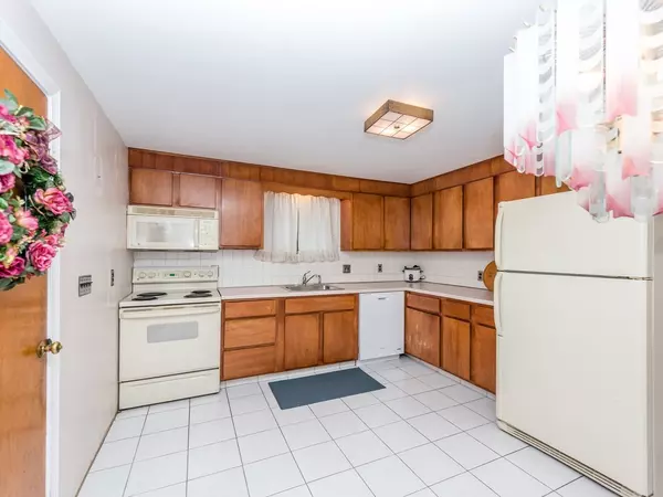 Watertown, MA 02472,12 Russell Ave