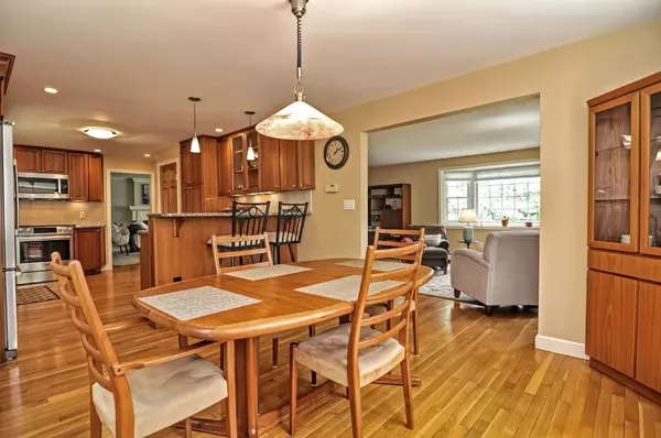 Medfield, MA 02052,22 Knollwood Rd