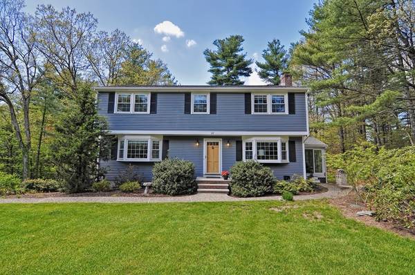 22 Knollwood Rd, Medfield, MA 02052