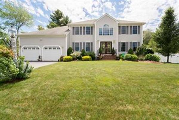 223 Whippoorwill Dr, Raynham, MA 02767