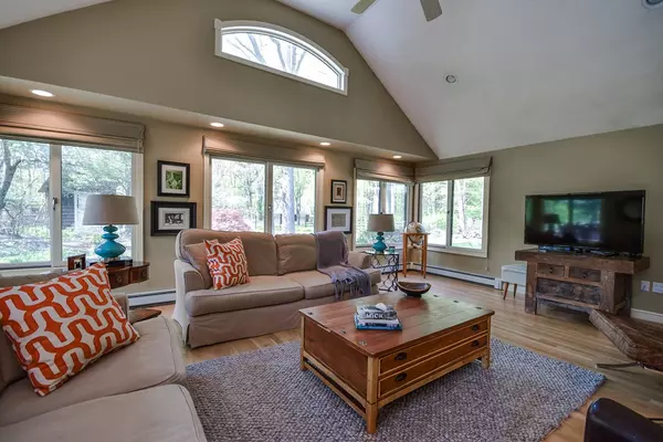 Sherborn, MA 01770,9 Wood Rd