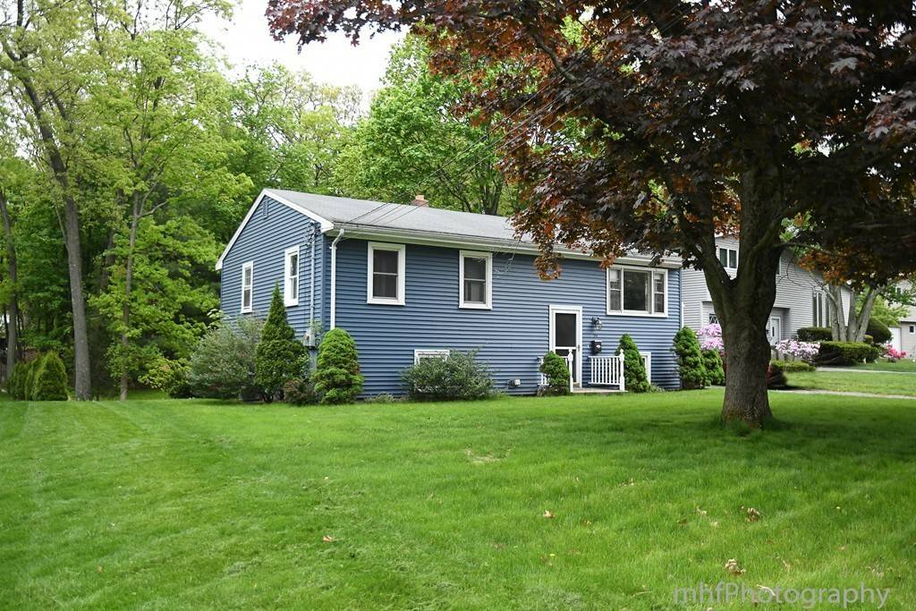 19 Fairbanks Rd, Framingham, MA 01701