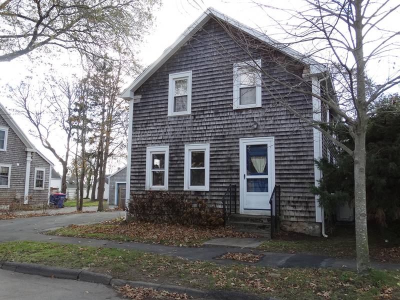 31 Pearl St, Mattapoisett, MA 02739