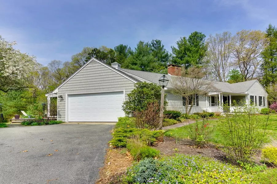 8 Meadowbrook Rd, Dover, MA 02030