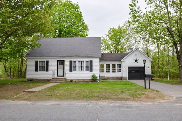 35 Proctor Ave, Fitchburg, MA 01420