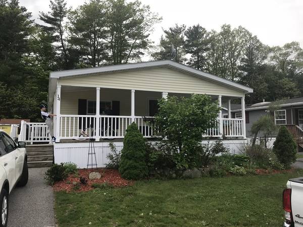 14 Medallion Road, Holbrook, MA 02343