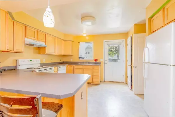 Holyoke, MA 01040,323 Walnut St