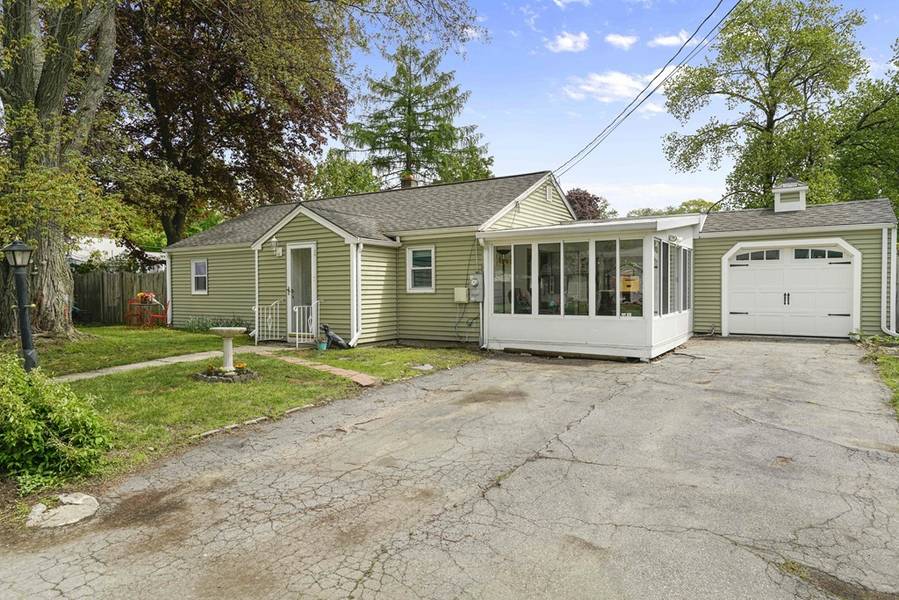 4 Coolidge Rd, Wilmington, MA 01887