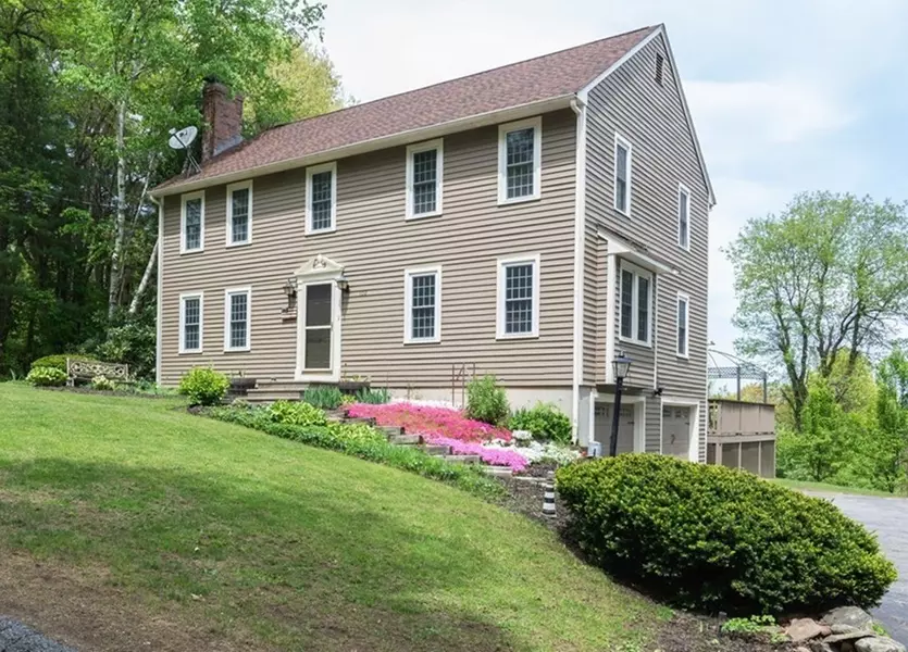 102 Lee St, West Boylston, MA 01583