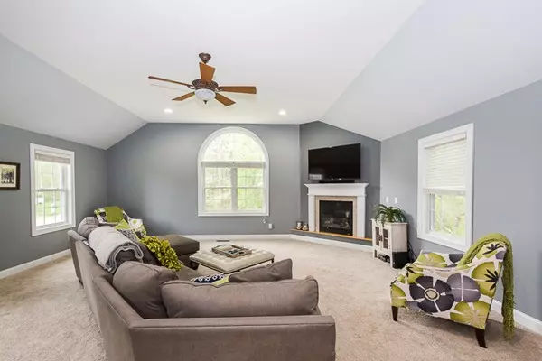 Amesbury, MA 01913,8 Woodwell Circle