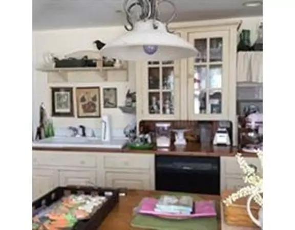 Petersham, MA 01366,31 West Street
