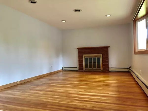 Braintree, MA 02184,82 Cross Rd