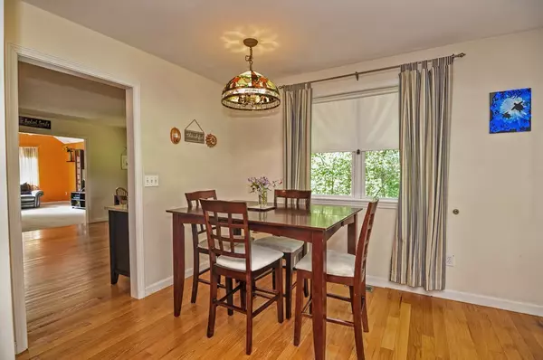 Upton, MA 01568,34 Mendon St