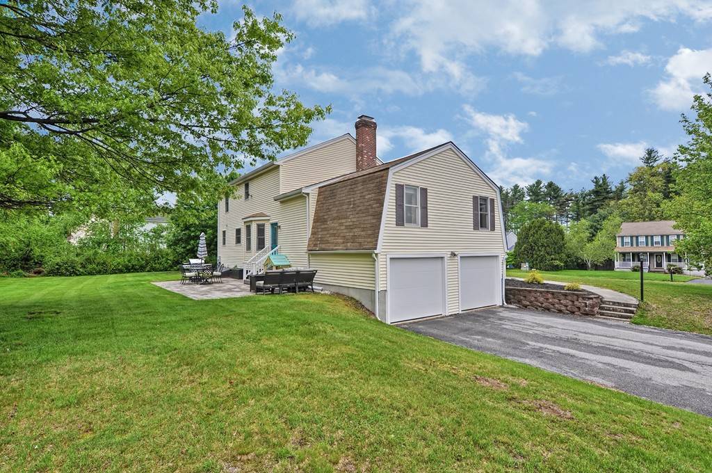 Douglas, MA 01516,20 Sunset Drive