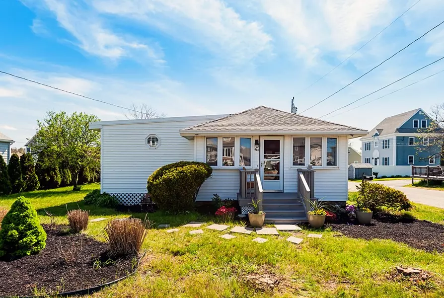 833 Ocean St, Marshfield, MA 02050