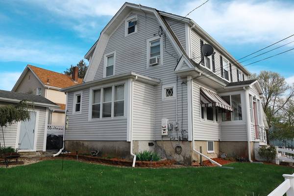 3 Carrollton Ave, Dartmouth, MA 02747