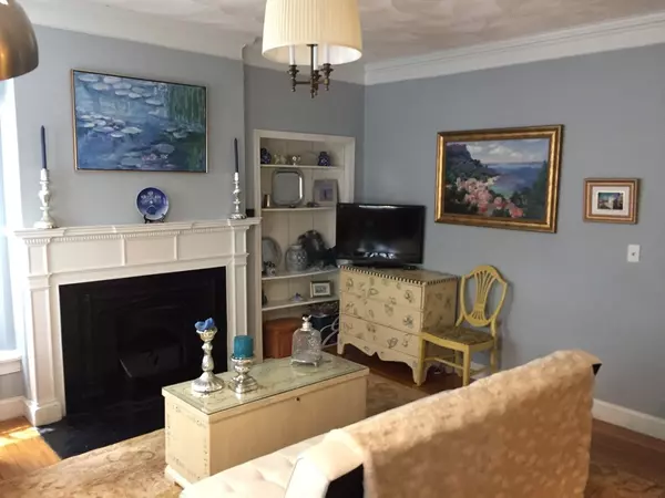 Salem, MA 01970,52 Essex St #1