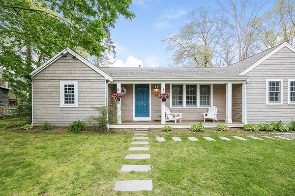 83 Priscilla St, Falmouth, MA 02536