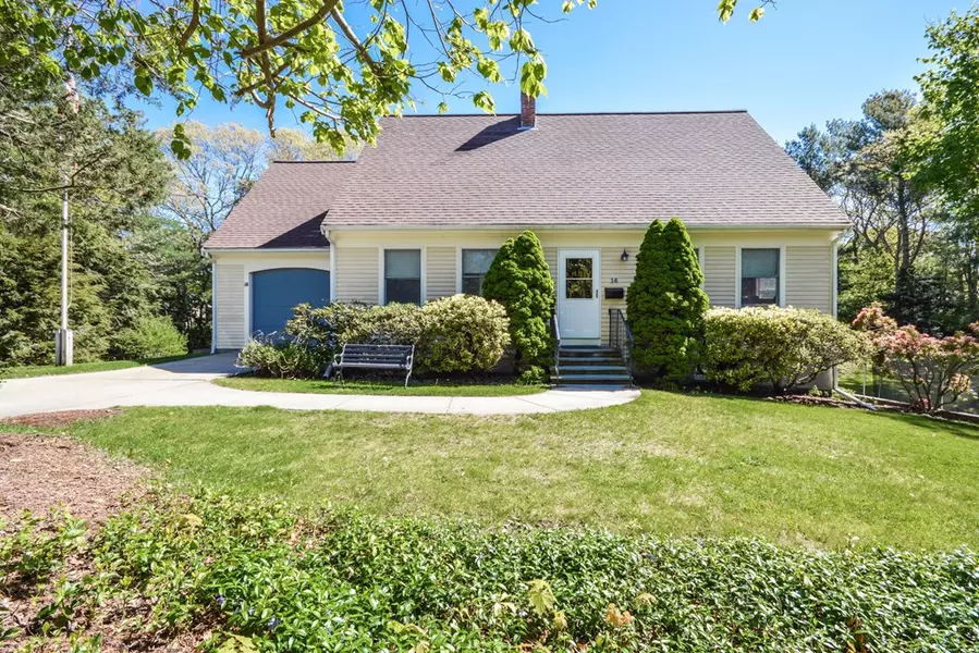 14 Colonial Rd, Bourne, MA 02532